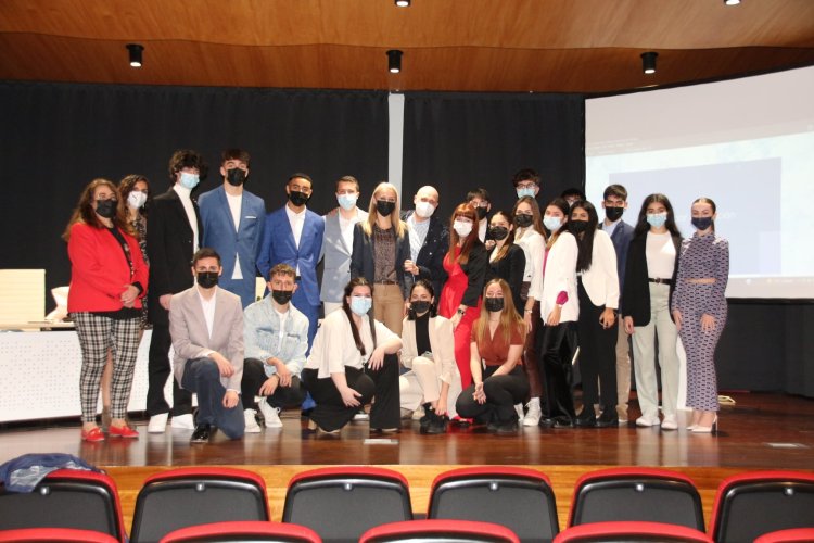 Segunda y última jornada de presentación de los proyectos de los alumnos/as de 2º de bachillerato de investigación del IES Miguel Hernández Alhama en la Casa de la Cultura.