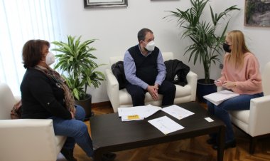 Correos se reúne con la Alcaldesa de Alhama para acercar sus servicios al municipio