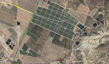 Servicios de emergencia atienden a joven de 23 años, ha sufrido la amputación de dos dedos en accidente laboral ocurrido en Alhama de Murcia.