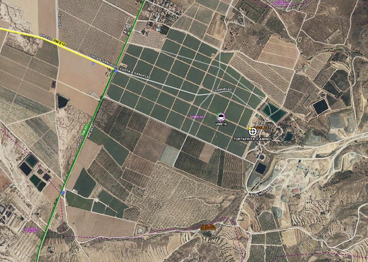 Servicios de emergencia atienden a joven de 23 años, ha sufrido la amputación de dos dedos en accidente laboral ocurrido en Alhama de Murcia.