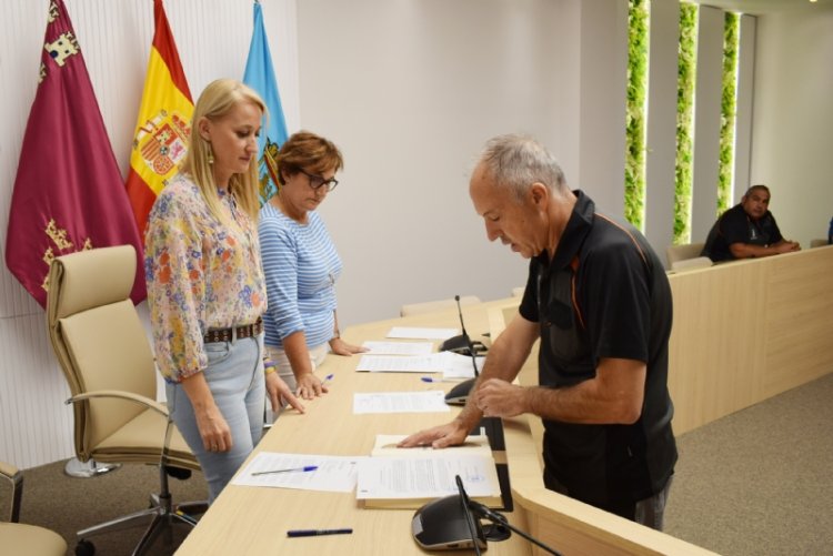 ALHAMA: 12 empleados públicos se benefician del sistema de promoción interna