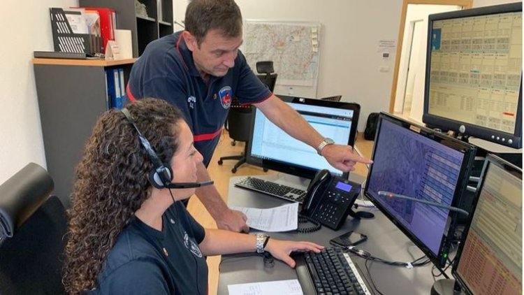 Servicios de emergencia han atendido a 3 heridos en accidente colisión entre dos coches en la A-7 Totana>Murcia en el término municipal de Alhama de Murcia