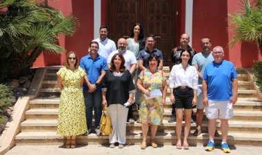 El salón de Plenos acoge el acto de nombramiento de nuevos funcionarios de carrera y personal laboral