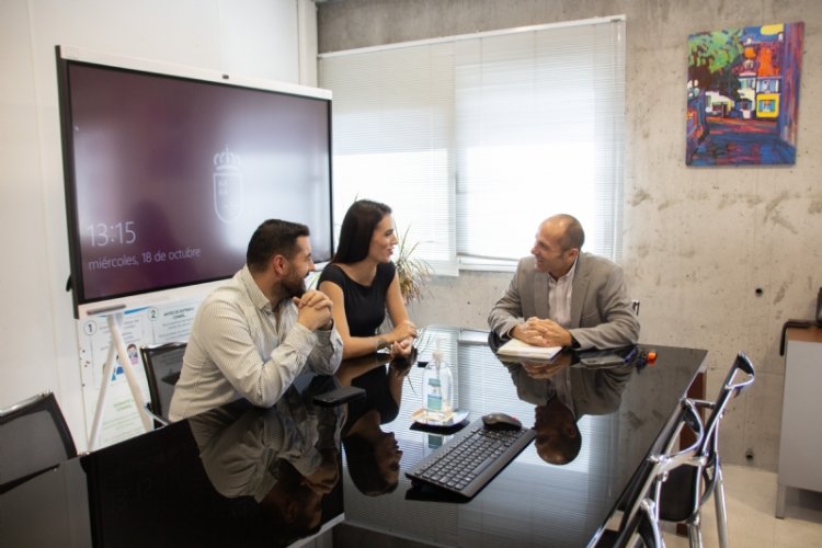 Reunión con el director General de Centros Educativos e Infraestructuras para mejorar las infraestructuras educativas de Alhama de Murcia