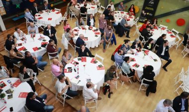 Más de 100 empresarios se reunieron en la presentación del nuevo grupo 'BNI Espuña'.