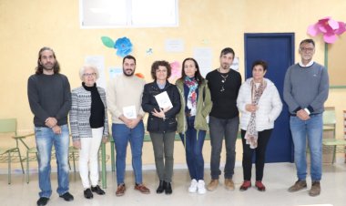 Los alumnos del grupo de escritura CEA Bajo de Guadalentín tienen el placer de invitar a todo el que quiera asistir a la presentación de su libro 'Poesía para la vida'