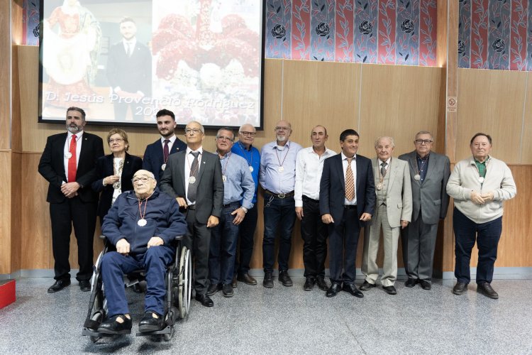 La Hermandad de la Santa Mujer Verónica clausura su centenario con una cena homenaje.