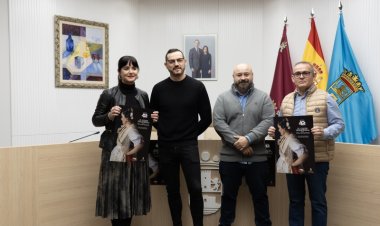 El Grupo Folklórico Villa de Alhama celebra su 40 aniversario con una exposición de su vestimenta tradicional