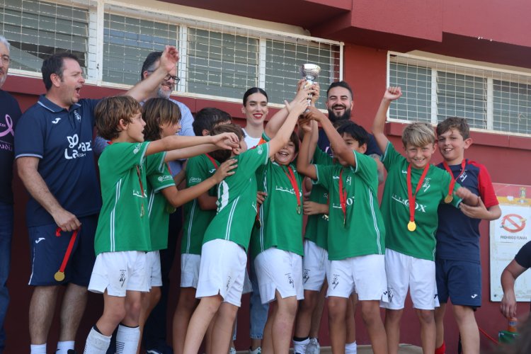 La Escuela de Fútbol de Alhama le "mete un gol al cáncer" con la XV Maratón Fútbol 8 y XIII Memorial José Kubala.