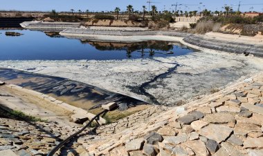 El último disparate de la alcaldesa del PP: están llenando el lago de Condado de Alhama… ¡con una manguera de agua potable!