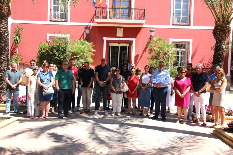 Hoy, nos hemos unido en un minuto de silencio como muestra de apoyo y solidaridad con las víctimas de violencia de género convocado por la Federación Española de Municipios y Provincias.
