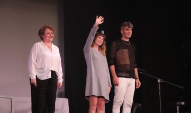 El pasado viernes, la actriz alhameña Jessica Cerón volvió a pisar las tablas del escenario que le vió nacer como artista en su pueblo natal,