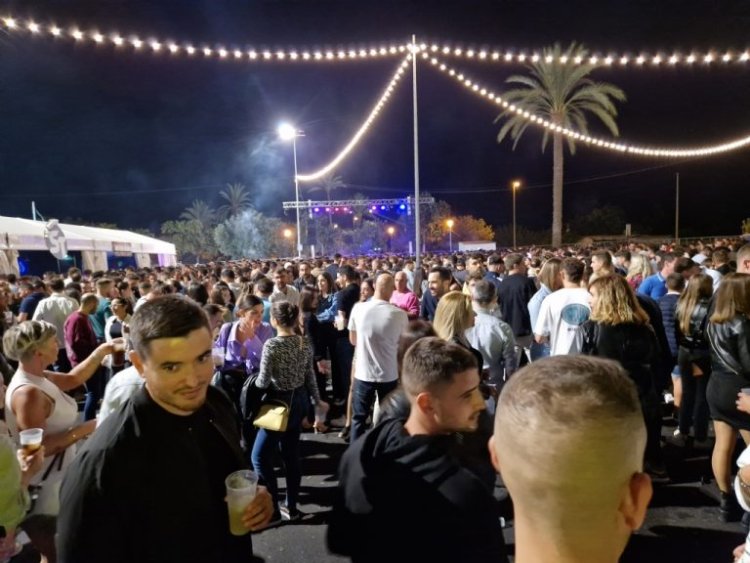 La alcaldesa del PP, María Cánovas, quiere cargarse las peñas de jóvenes, motor de la feria de Alhama