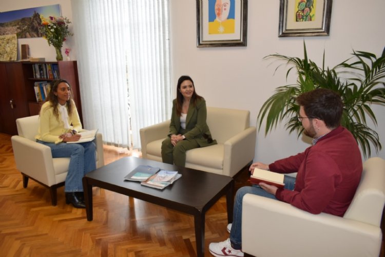 Alhama refuerza su compromiso con la transparencia tras la visita de la comisionada Natalia Sánchez