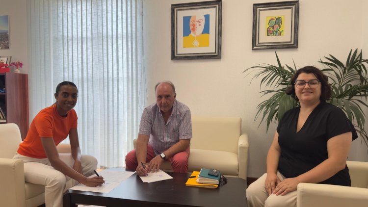 Firma de convenio con la Junta de Cofradías