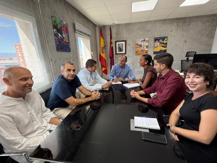 El Ayuntamiento y la Comunidad Autónoma repasan las necesidades educativas del municipio