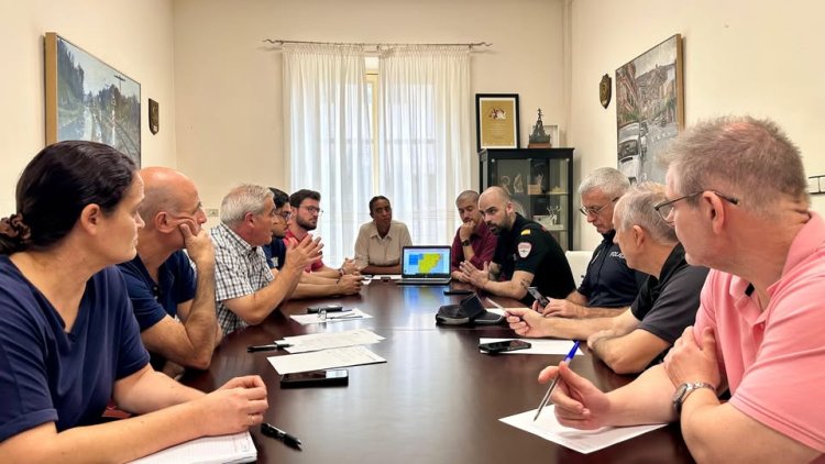 El Ayuntamiento convoca el CECOPAL ante la alerta de fuertes lluvias.