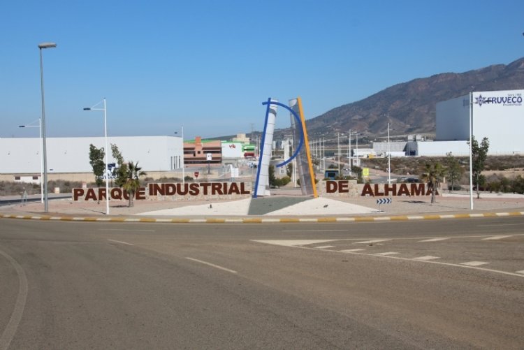 El Ayuntamiento renueva el acuerdo para mantenimiento y conservación del Parque Industrial de Alhama