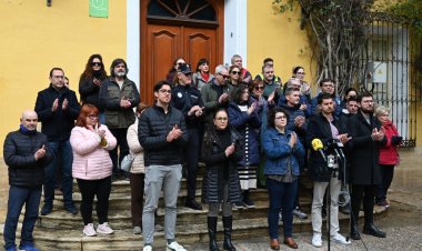 Alhama recuerda a las víctimas del 11M con un minuto de silencio en la plaza de las Américas