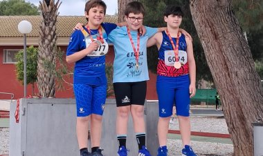 Lluvia de medallas para los atletas del Club Atletismo Alhama en el Regional de Categorías Menores