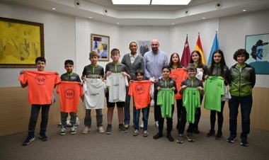 Escolares de Alhama destacan en el Campeonato de España de orientación y reciben el reconocimiento del Ayuntamiento